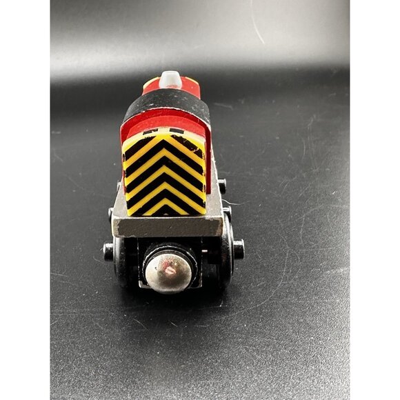 Thomas Wooden Railway Salty Red Train Engine Learning Curve 2003 Vtg-1 - Picture 7 of 10